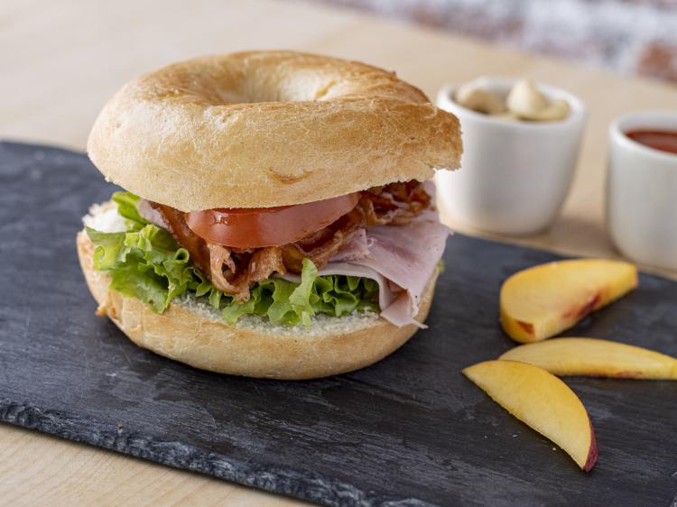 Bagel Jamón y Tocino